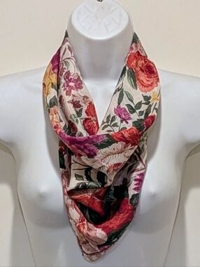 NWOT Beckwoman  20”x20” White and Pink Floral Ascot Scarf